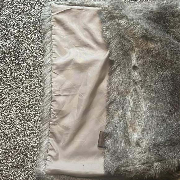 UGG Pillowcase - Picture 2 of 5